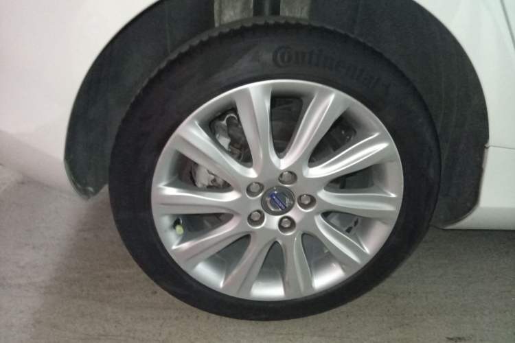 Used Volvo V40 2015 1.6T Zhiyi Edition
