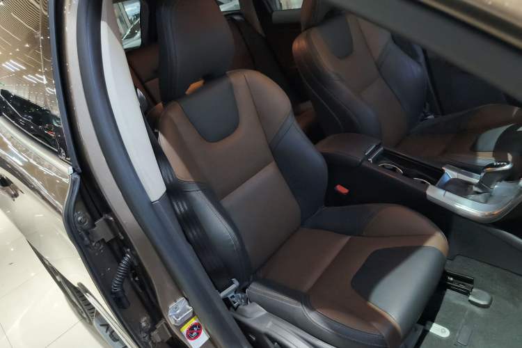 Used Volvo XC60 2017 T5 AWD Smart Upgrade Edition
