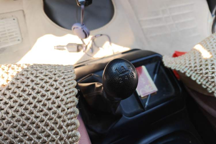 Used  Refine 2015 2.0L Shuttle Gasoline Long-Wheelbase Standard Version HFC4GA3-3D
