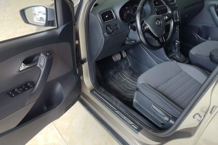 Used Volkswagen Polo 2014 1.6L Cross Polo Automatic