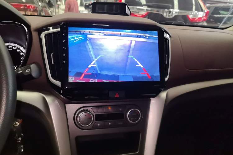 Used Venucia T70X 2015 2.0L CVT SmartFun Sport Edition