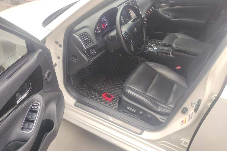 Used Toyota Crown 2015 2.0T Fashion Edition
