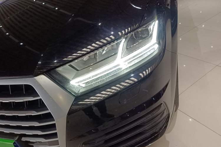 Used Audi Q7 2018 40 TFSI Comfort Model
