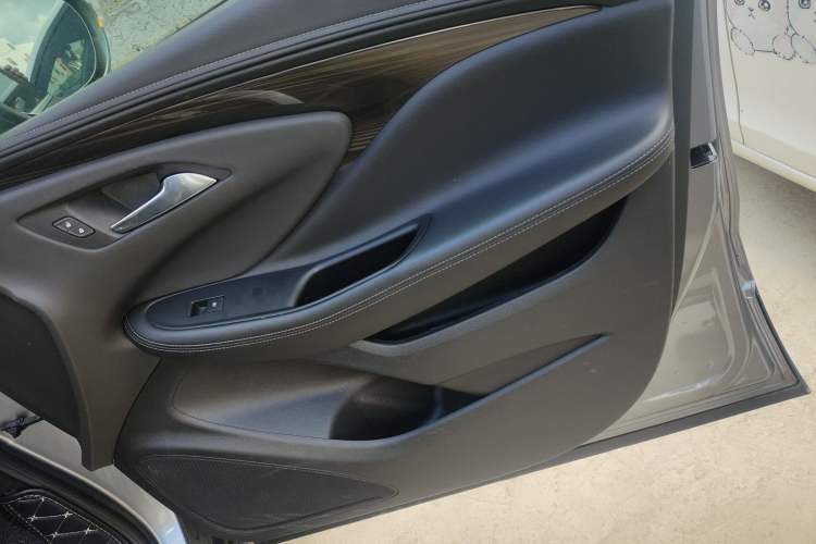 Used Buick Envision 2018 20T Two-Wheel-Drive Elite Model
