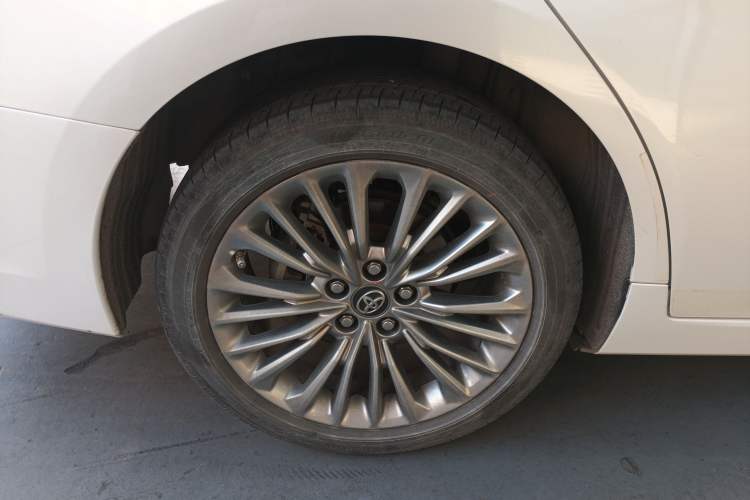 Used Toyota Avalon 2019 Dual-Engine 2.5L XLE Prestige Version China VI Standard