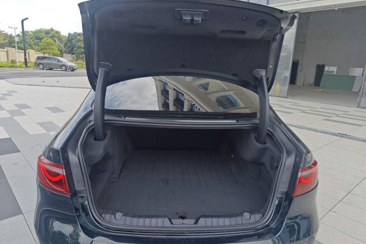 Used Jaguar XFL 2023 XFL 2.0T P250 Two-Wheel-Drive Elite Sport Edition
