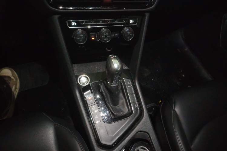 Used Volkswagen Tharu 2020 Facelift 330TSI Four-Wheel Drive Luxury PLUS Version China VI Standard
