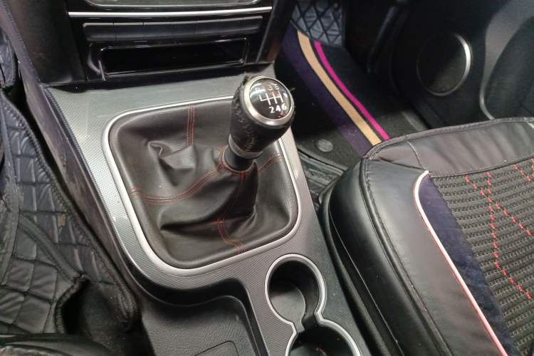 Used Haval H5 Classic 2013 Zhizun Edition 2.0T Manual Two-Wheel Drive Entry-Level Model
