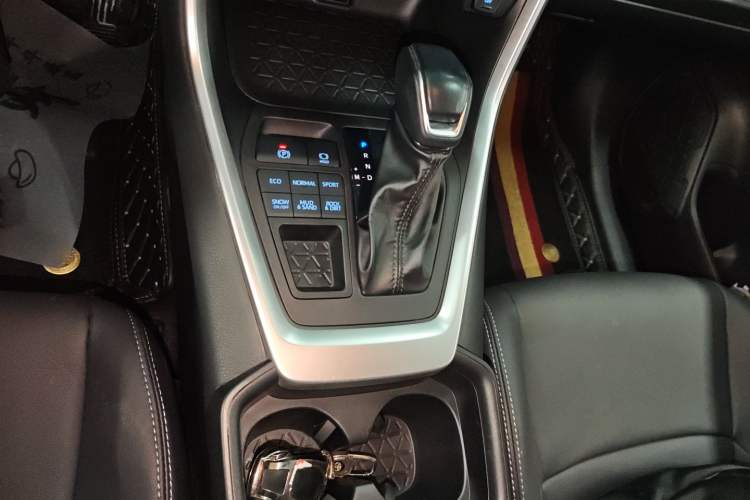 Used Toyota Wildlander 2022 2.0L CVT 4x4 Luxury PLUS Edition