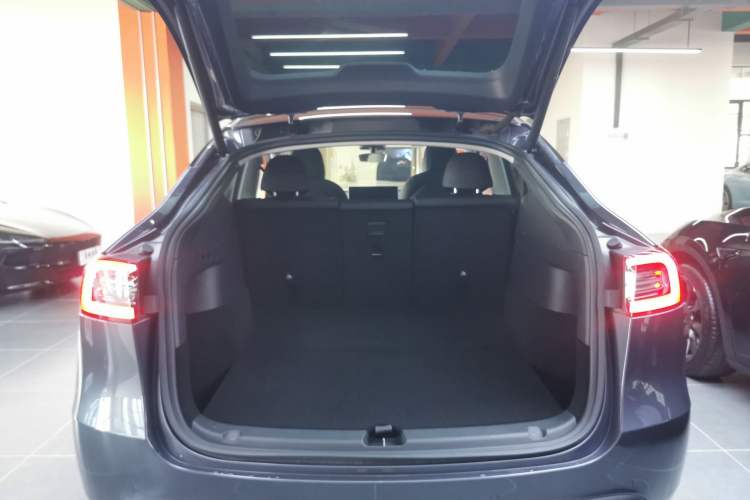 Used Tesla Model Y 2021 Long-Range All-Wheel-Drive Version 3D7
