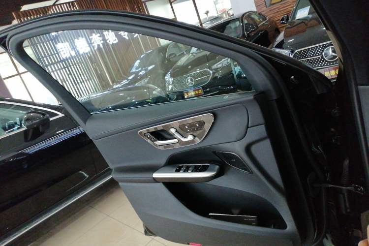 Used Mercedes-Benz GLC 2023 GLC 300 L 4MATIC Dynamic 7-Seater
