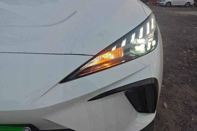 Used MG 4 EV 2022 425 km Luxury Edition