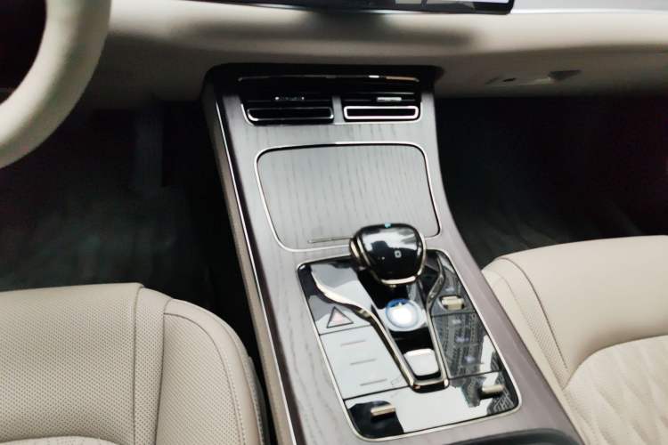 Used BYD Han 2025 EV with 701 km of Laser Radar-Enabled Intelligent Driving
