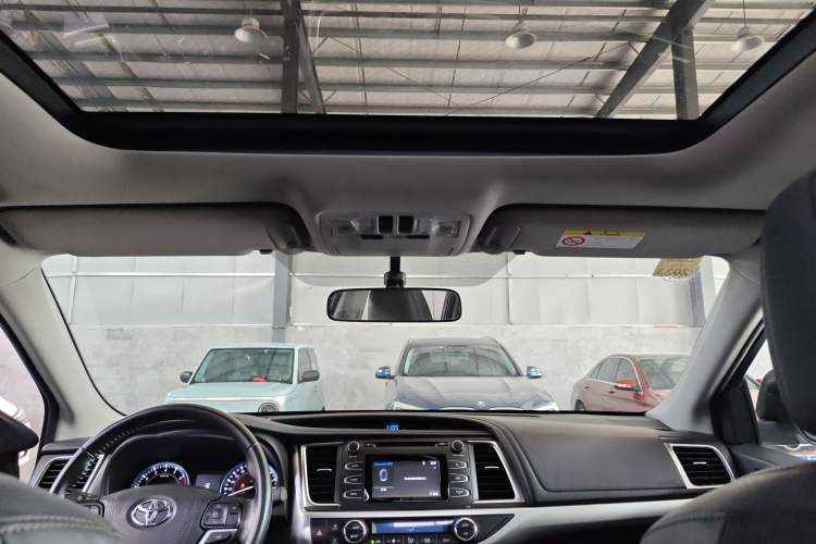 Used Toyota Highlander 2015 2.0T Four-Wheel Drive Luxury Edition 7-Seater
