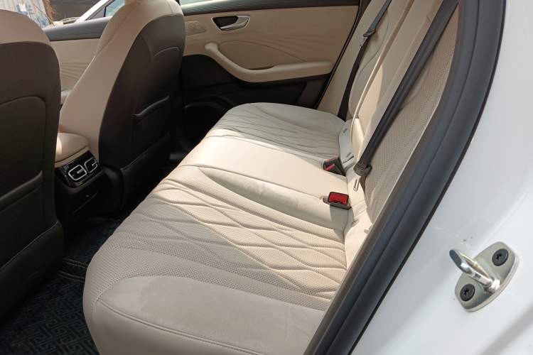 Used Roewe D7 2023 DMH 125km Excellence Edition
