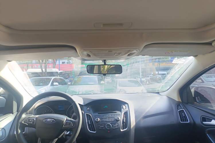 Used Ford Focus 2015 Hatchback 1.6L Automatic Fashion Edition
