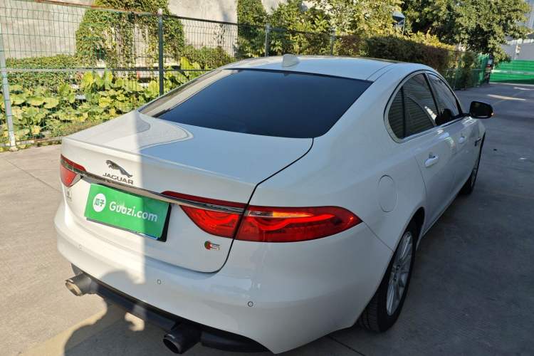 Used Jaguar XF 2016 XF 2.0T Two-Wheel-Drive Luxury Edition
