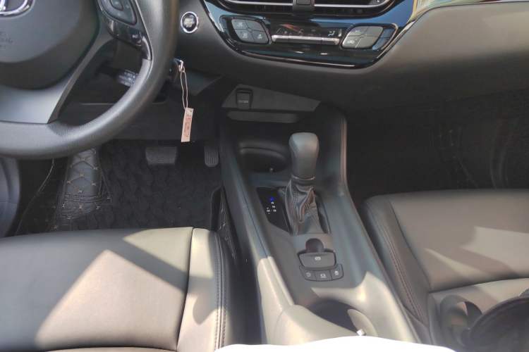 Used Toyota IZOA 2022 2.0L Yixing Version
