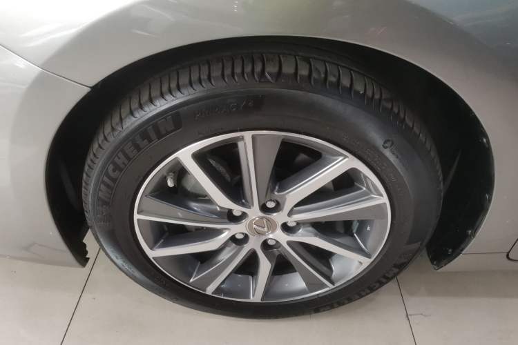 Used Lexus ES 2015 300h Comfort Edition