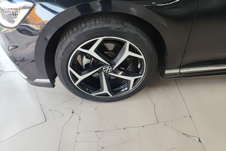 Used Volkswagen Magotan 2025 Revised Version Zhongxiang Edition 330TSI DSG Luxury Trim
