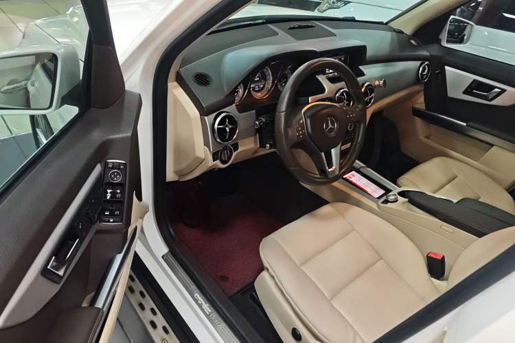 Used Mercedes-Benz GLK-Class 2014 GLK 260 4MATIC Dynamic Model