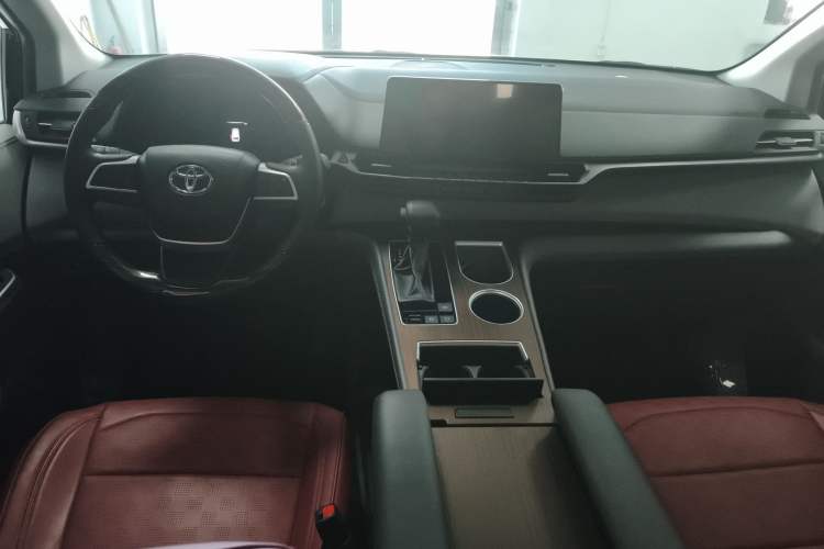 Used Toyota Sienna 2024 2.5L Hybrid Comfort Edition
