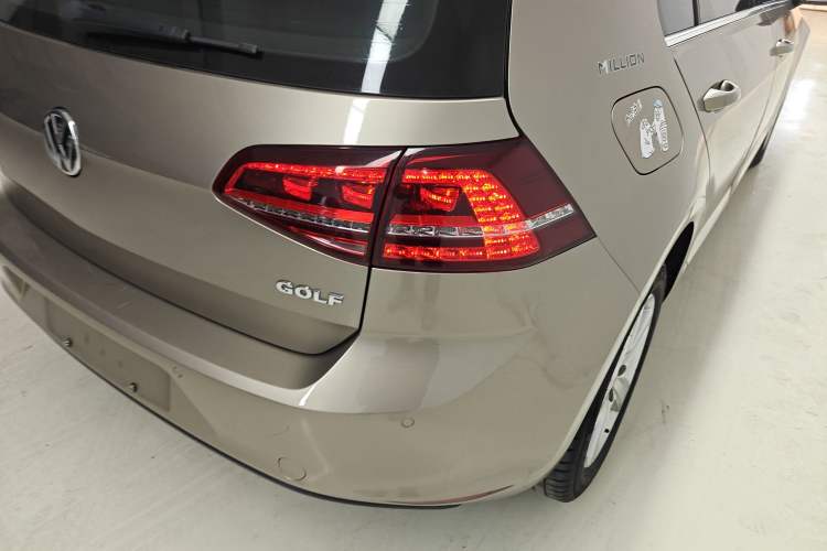 Used Volkswagen Golf 2017 1.6L Automatic Comfort Million-Vehicle Anniversary Edition
