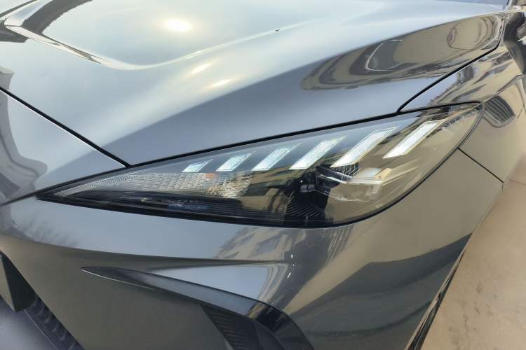 Used MG 4 EV 2022 425 km Luxury Edition