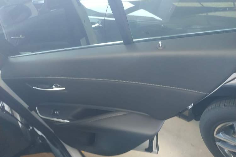 Used Cadillac XT4 2018 28T Two-Wheel-Drive Luxury Model