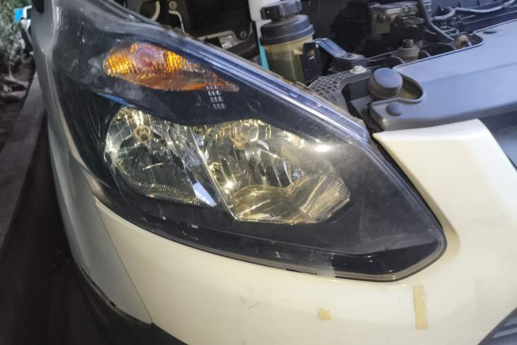 Used Ford Transit 2020 2.0T Diesel Multi-Function Commercial Vehicle Mid-Chassis Low-Roof Design with Dual Rear Doors Meeting China VI Emission Standards
