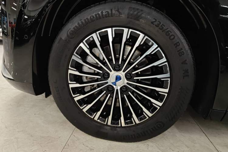 Used Denza D9 2025 DM-i Intelligent Drive 1020 Four-Wheel Drive Prestige Model