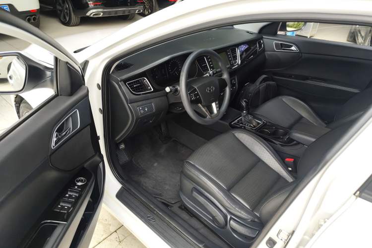 Used Hyundai Mistra 2016 1.8L Automatic Smart GLS
