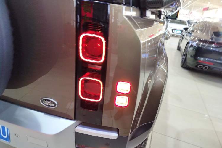 Used Land Rover Defender 2020 110 P400 SE
