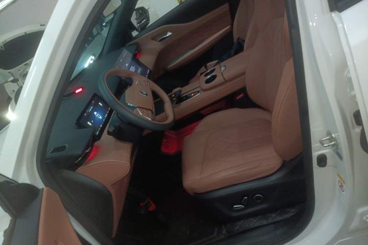 Used Changan UNI-Z New Energy 2024 Blue Whale Smart Electric iDD 125km Excellence Model
