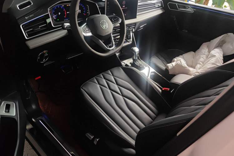 Used Volkswagen Tiguan L 2024 380TSI Automatic All-Wheel Drive R-Line Enhanced 7-Seater