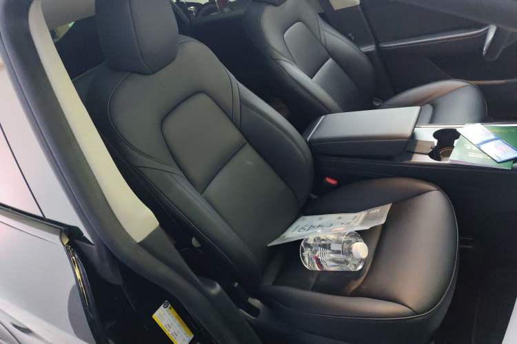 Used Tesla Model Y 2023 Rear-Wheel-Drive Version
