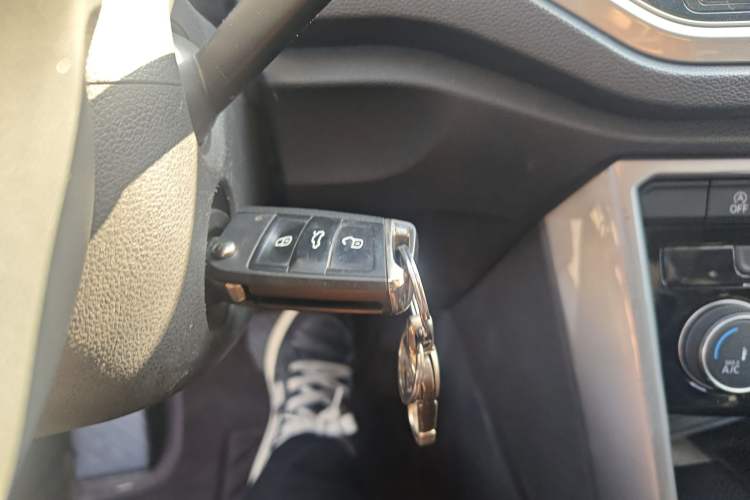 Used Volkswagen T-ROC 2018 280TSI DSG Two-Wheel Drive Advanced Version China V Emission Standard