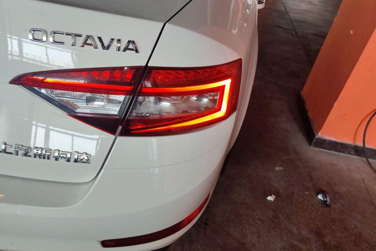 Used Skoda Octavia 2018 1.6L Automatic Luxury Edition