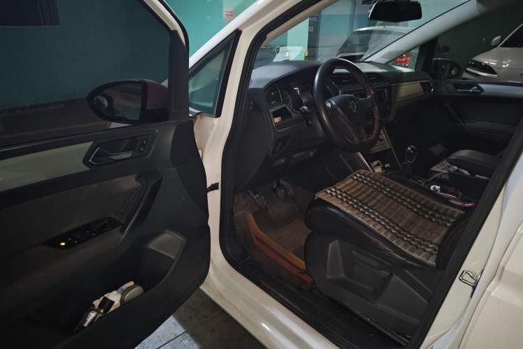 Used Volkswagen Touran 2016 Volkswagen Touran L 280TSI Manual Trend Edition
