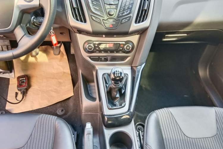 Used Ford Focus 2012 Sedan 1.6L Manual Fashion Edition
