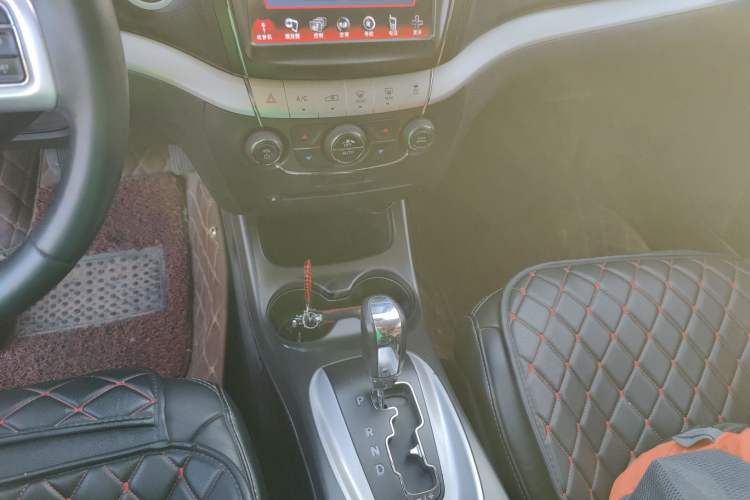 Used Dodge Journey 2013 2.4L Two-Wheel Drive Luxury Version
