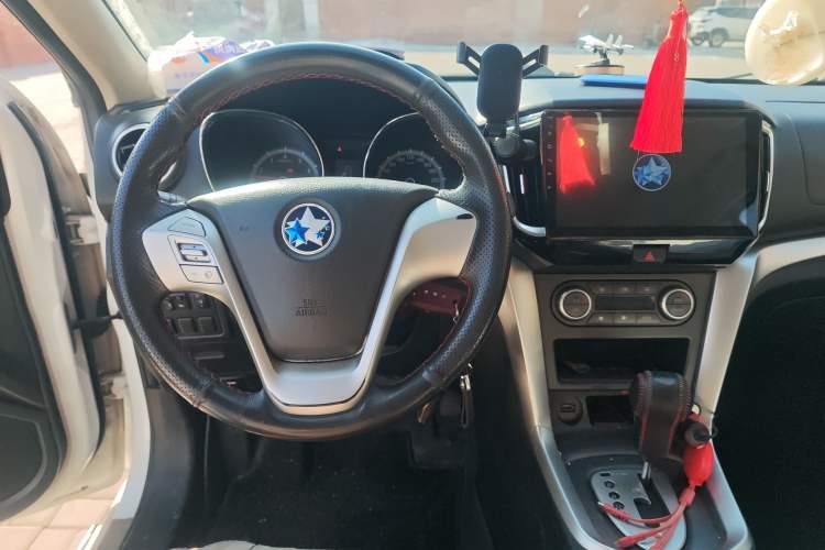 Used Venucia T70 2015 2.0L CVT Smart Edition