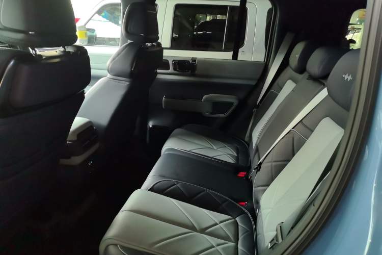 Used  Leopard 5 2023 Navigator Edition
