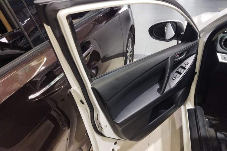 Used Mazda Mazda 3 2013 Sedan 1.6L Automatic Elite Model
