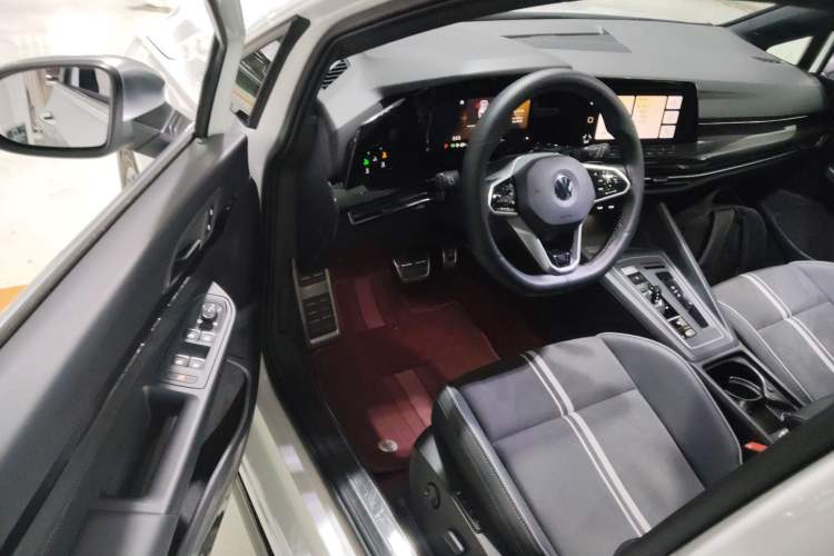 Used Volkswagen Golf 2023 Facelift 280TSI DSG R-Line Lite
