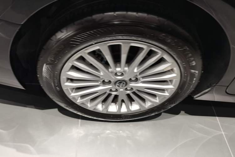 Used Toyota Camry 2024 Dual-Motor 2.0 HGVP Luxury Edition
