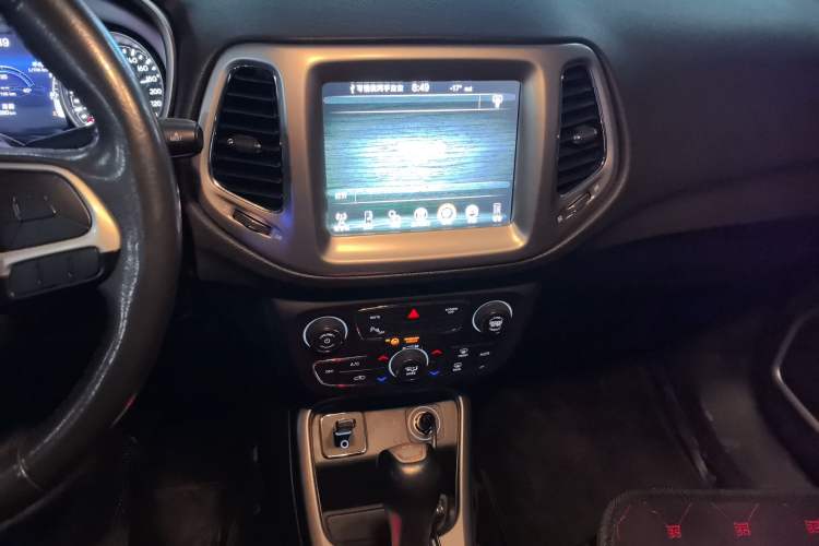 Used  Compass 2017 200T Automatic Family Edition