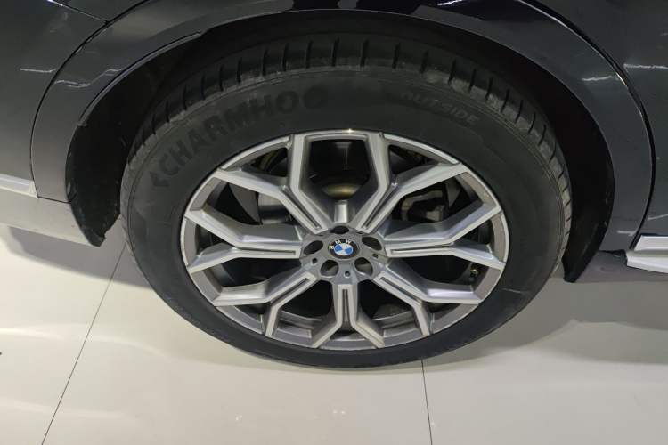 Used BMW X7 2021 xDrive40i Luxury Package with Leading Features
