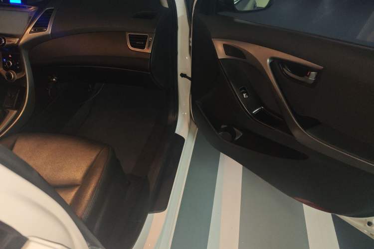 Used Hyundai Elantra 2015 1.6L Automatic Fashion Model
