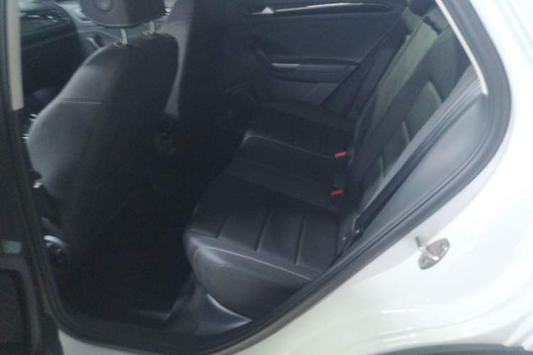 Used Volkswagen T-ROC 2018 280TSI DSG Two-Wheel Drive Comfort Version China VI Standard
